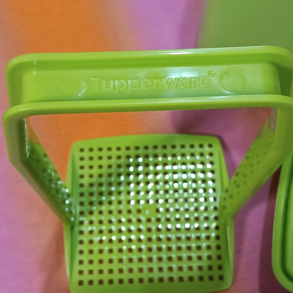 Tupperware Pick-A-Deli Container - Picture 5 of 8